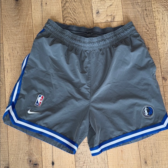 DRI-FIT Dallas Mavericks Gray Nike Basketball Shorts - Picture 1 of 4